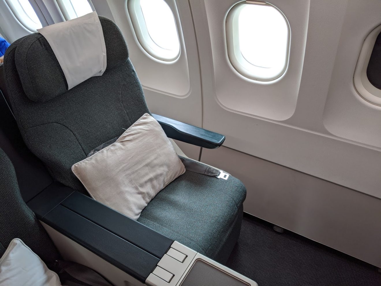 Review: Cathay Dragon Business Class A320
