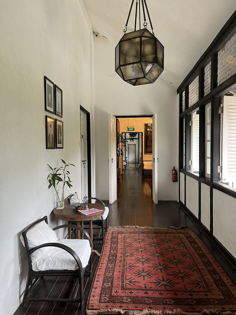 Villa-Samadhi-Singapore-Tea-In-Corridor.jpeg