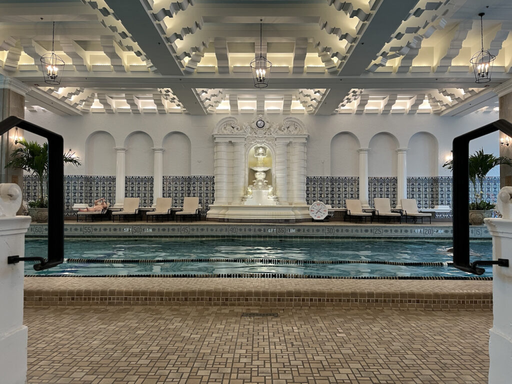InterContinental Chicago Magnificent Mile Swimming Pool