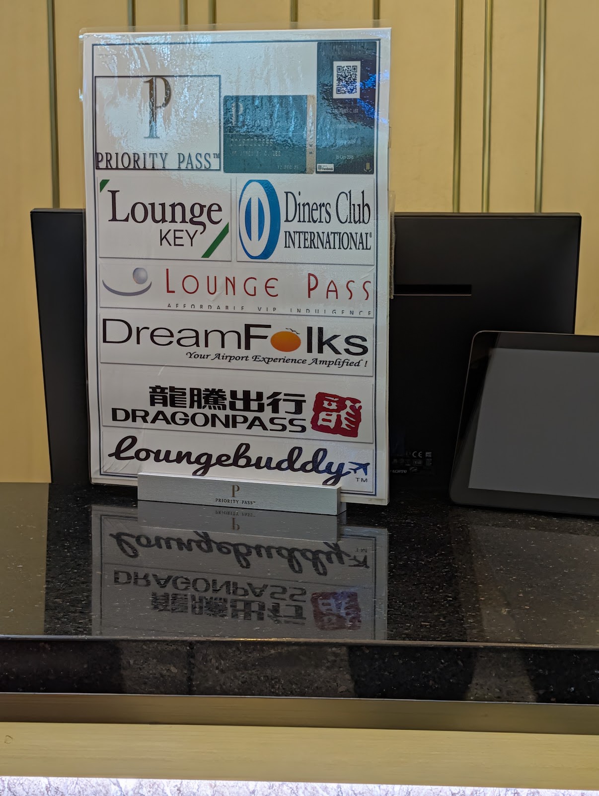Sign listing Priority Pass, LoungeKey, DragonPass and other accepted programs